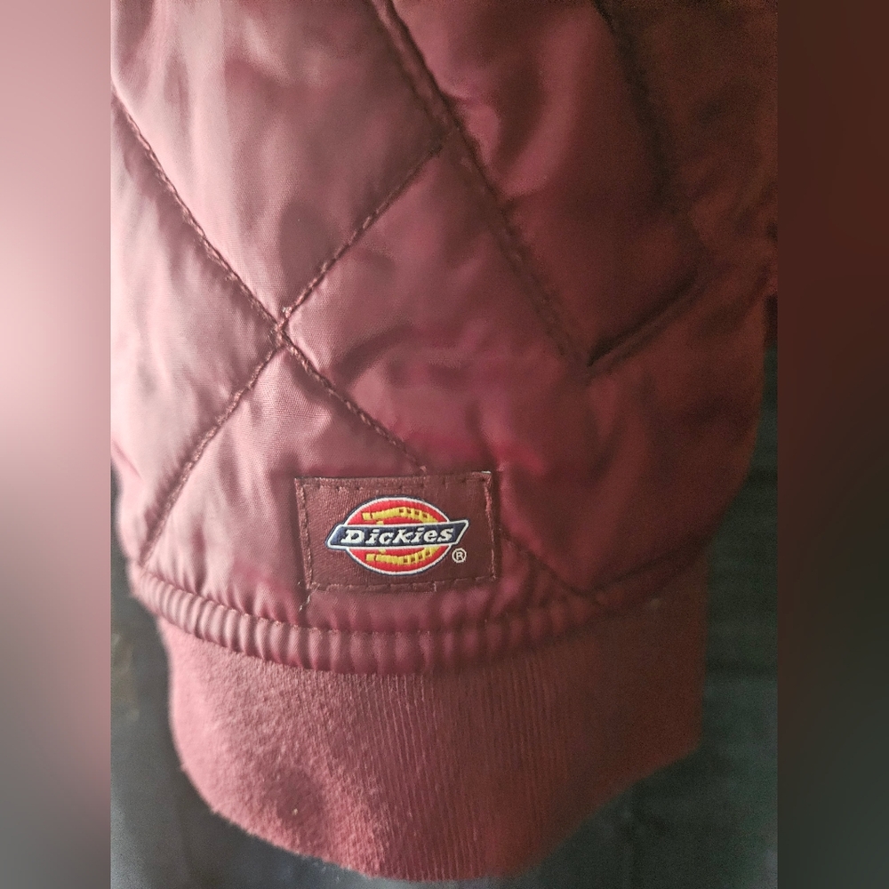 Dickies Women's Diamond Quilted Puffer Vest Maroon Burgundy Small - Picture 4 of 6